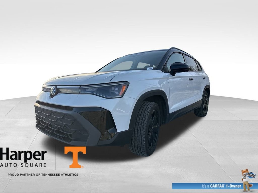 Used 2025 Volkswagen Taos SE image 1