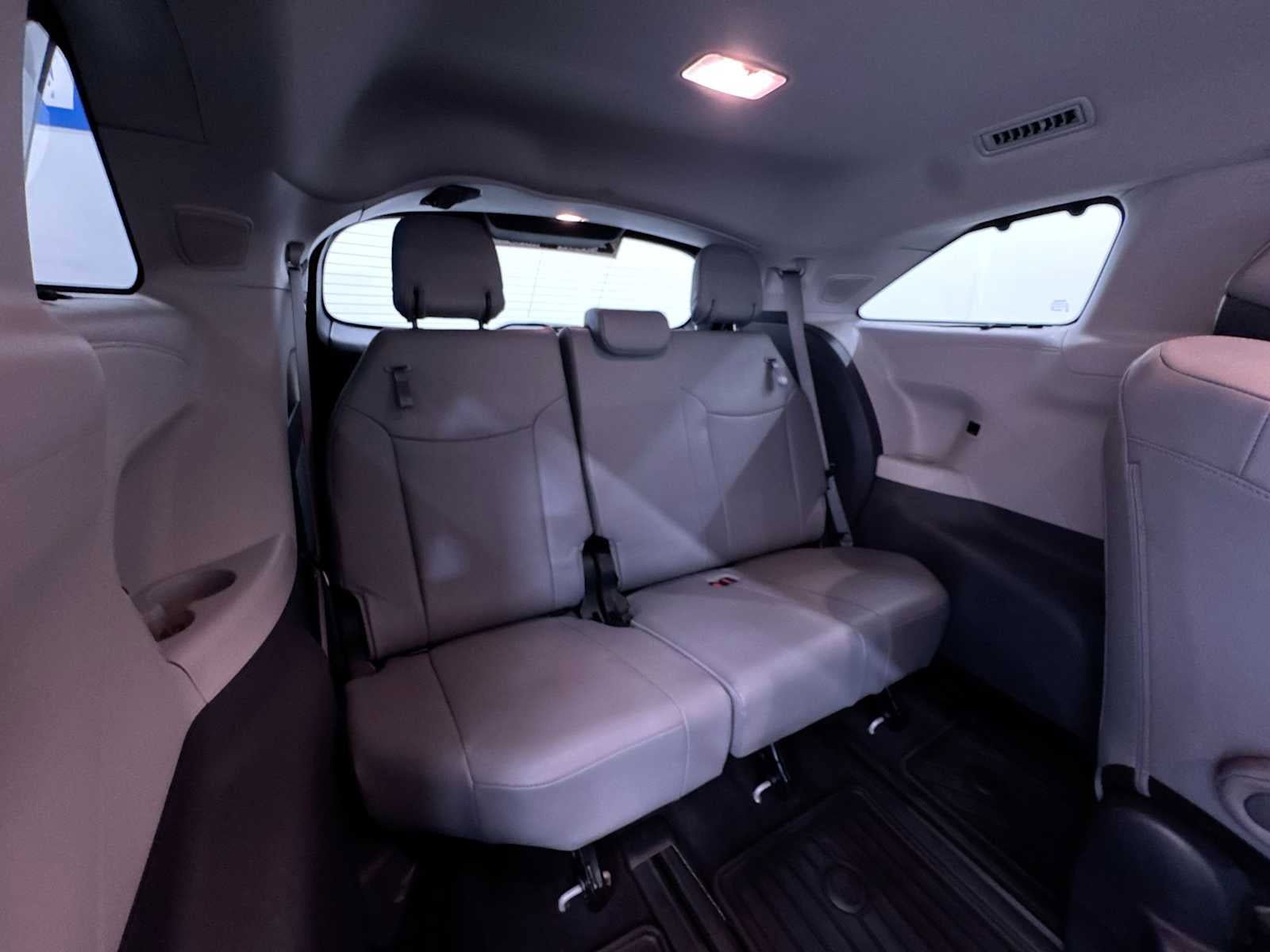 Used 2023 Toyota Sienna Limited AWD/4WD image 43