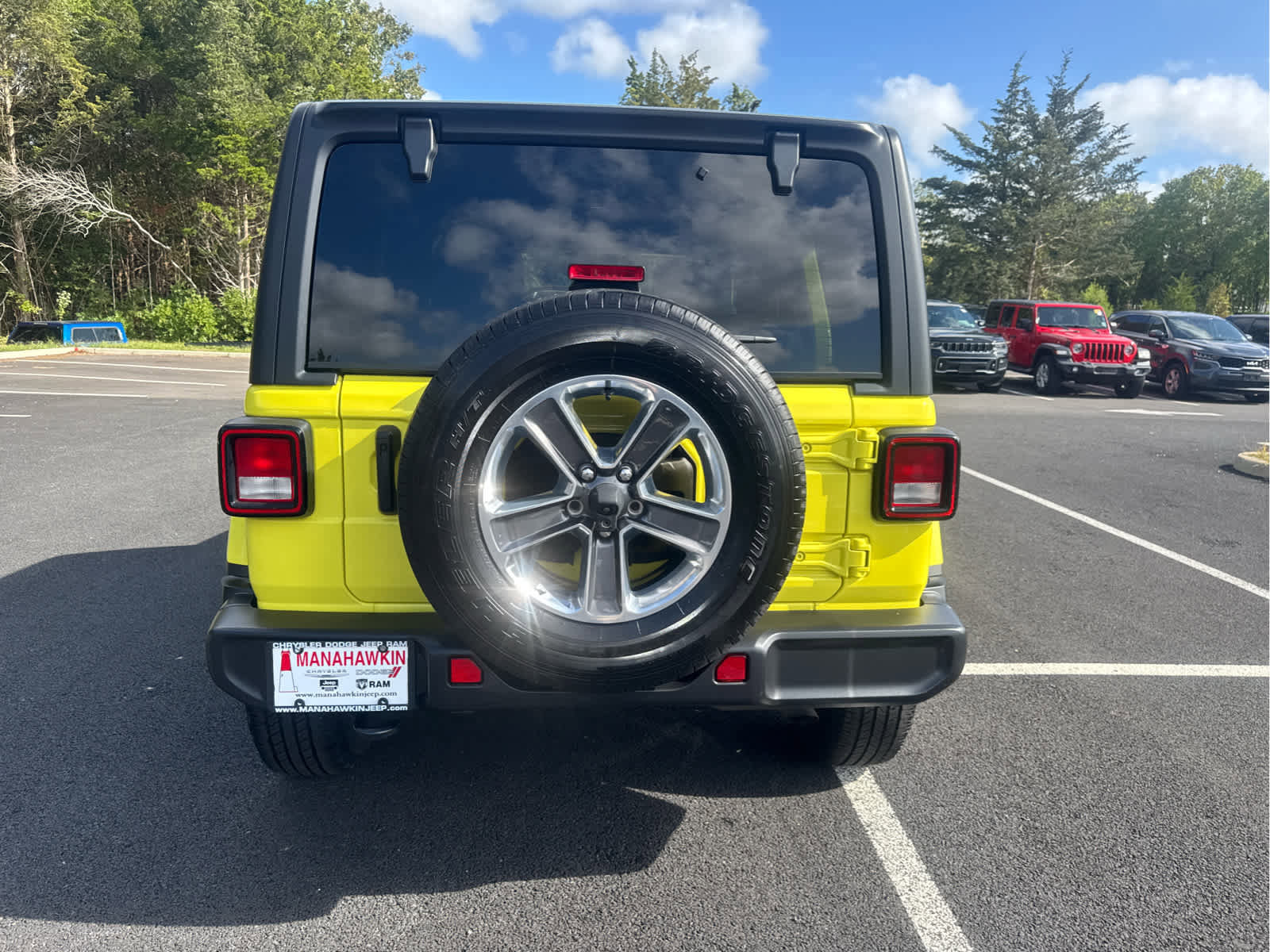 Certified 2023 Jeep Wrangler Sahara w/ Cold Weather Group image 8