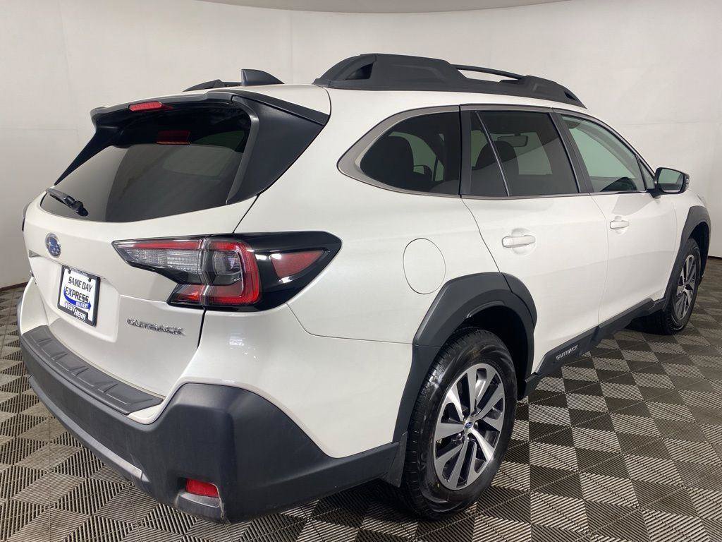 Used 2025 Subaru Outback Premium AWD/4WD image 6