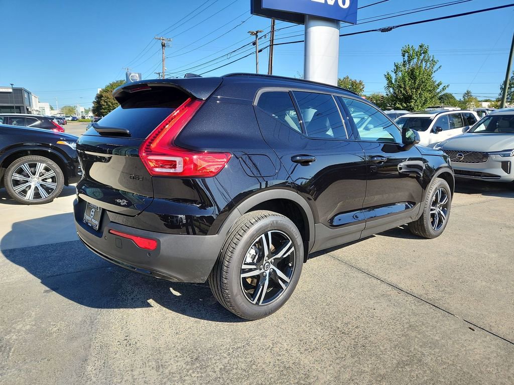 New 2026 Volvo XC40 B5 Core w/ Climate Package image 12