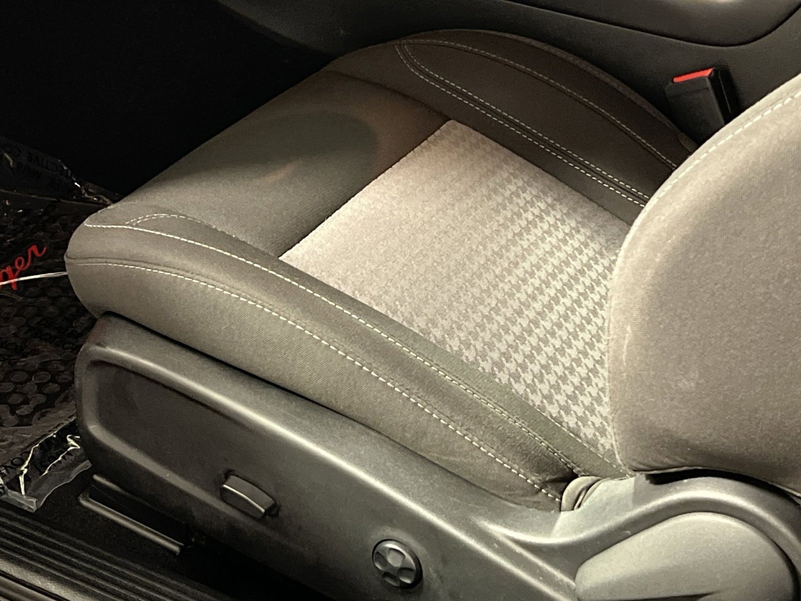 Used 2021 Dodge Challenger SXT image 14