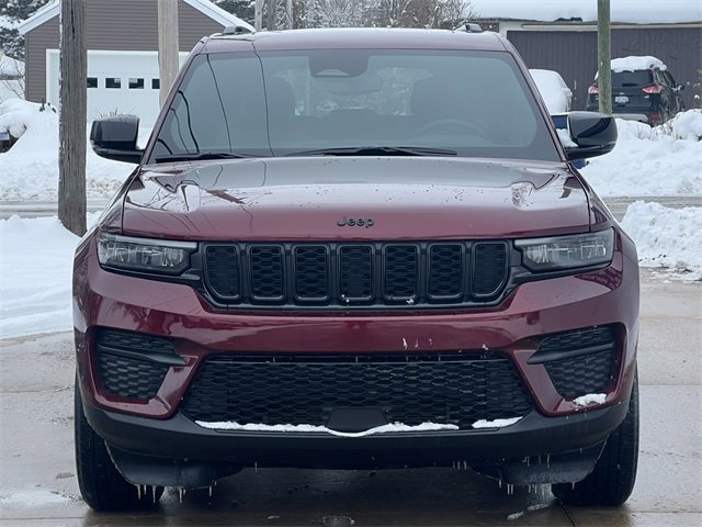 Used 2024 Jeep Grand Cherokee Altitude image 43