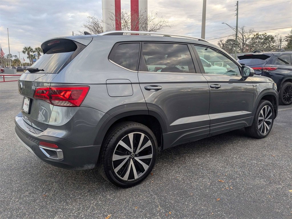 Used 2024 Volkswagen Taos SE image 4