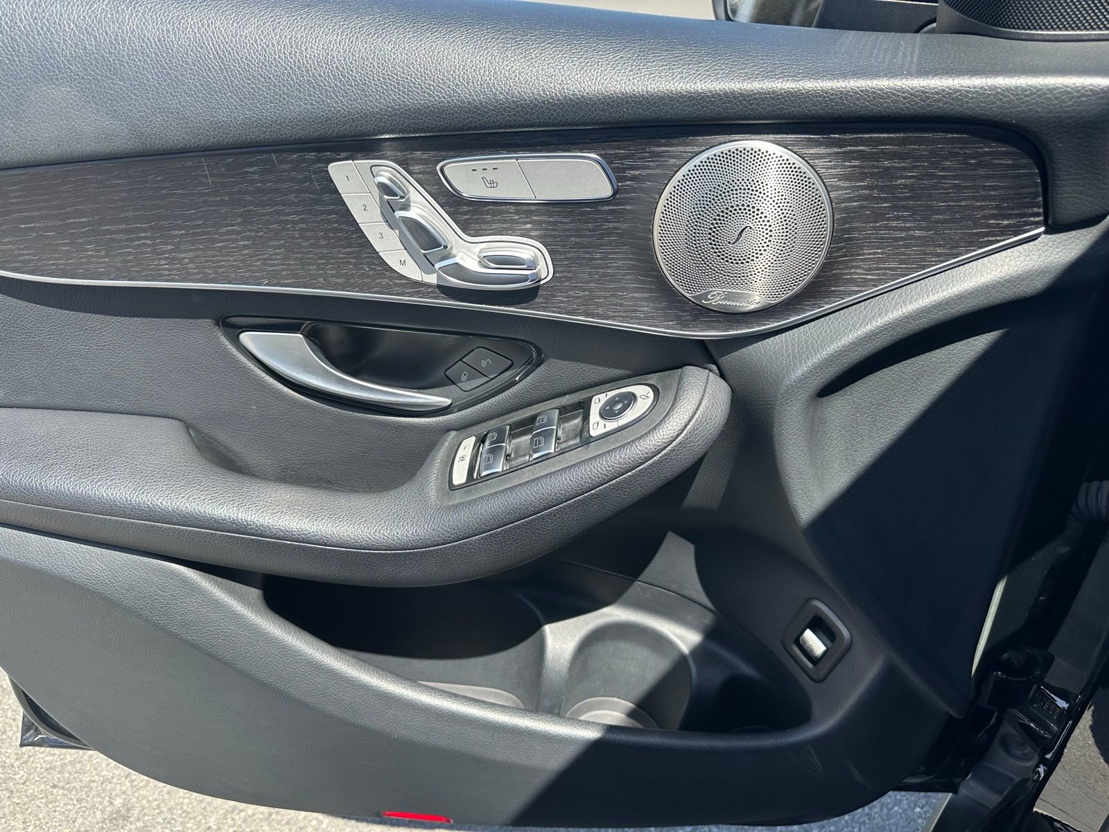 Used 2021 Mercedes-Benz GLC 300 image 3