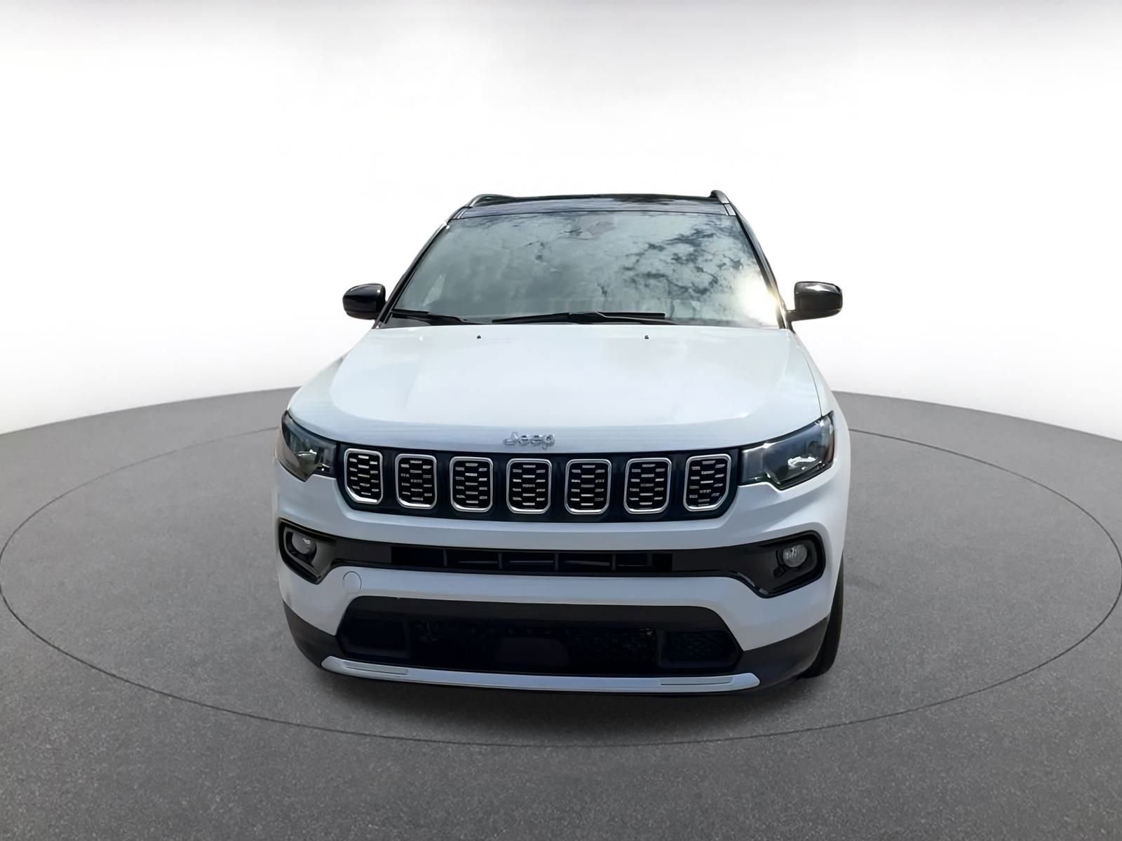 Used 2025 Jeep Compass Limited image 4