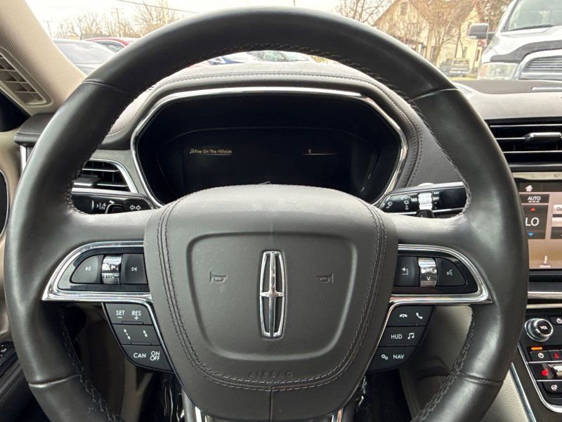 Used 2018 Lincoln Continental Select image 22