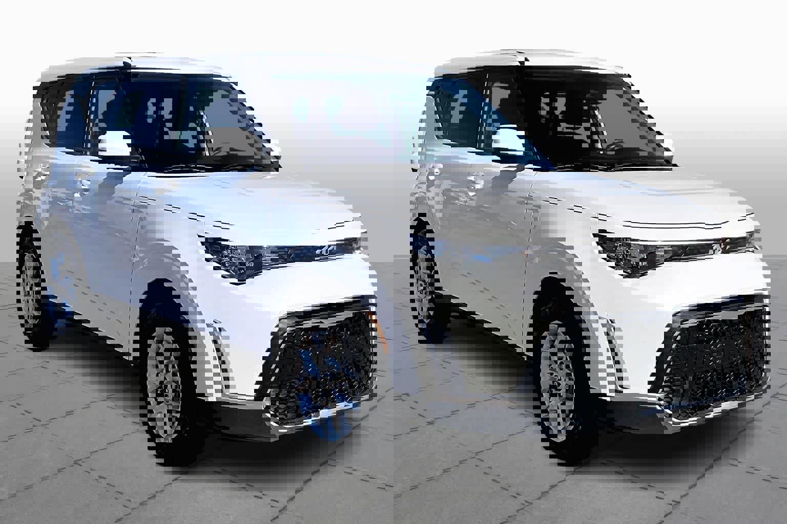 Used 2024 Kia Soul LX w/ Option Group 015 FWD image 3