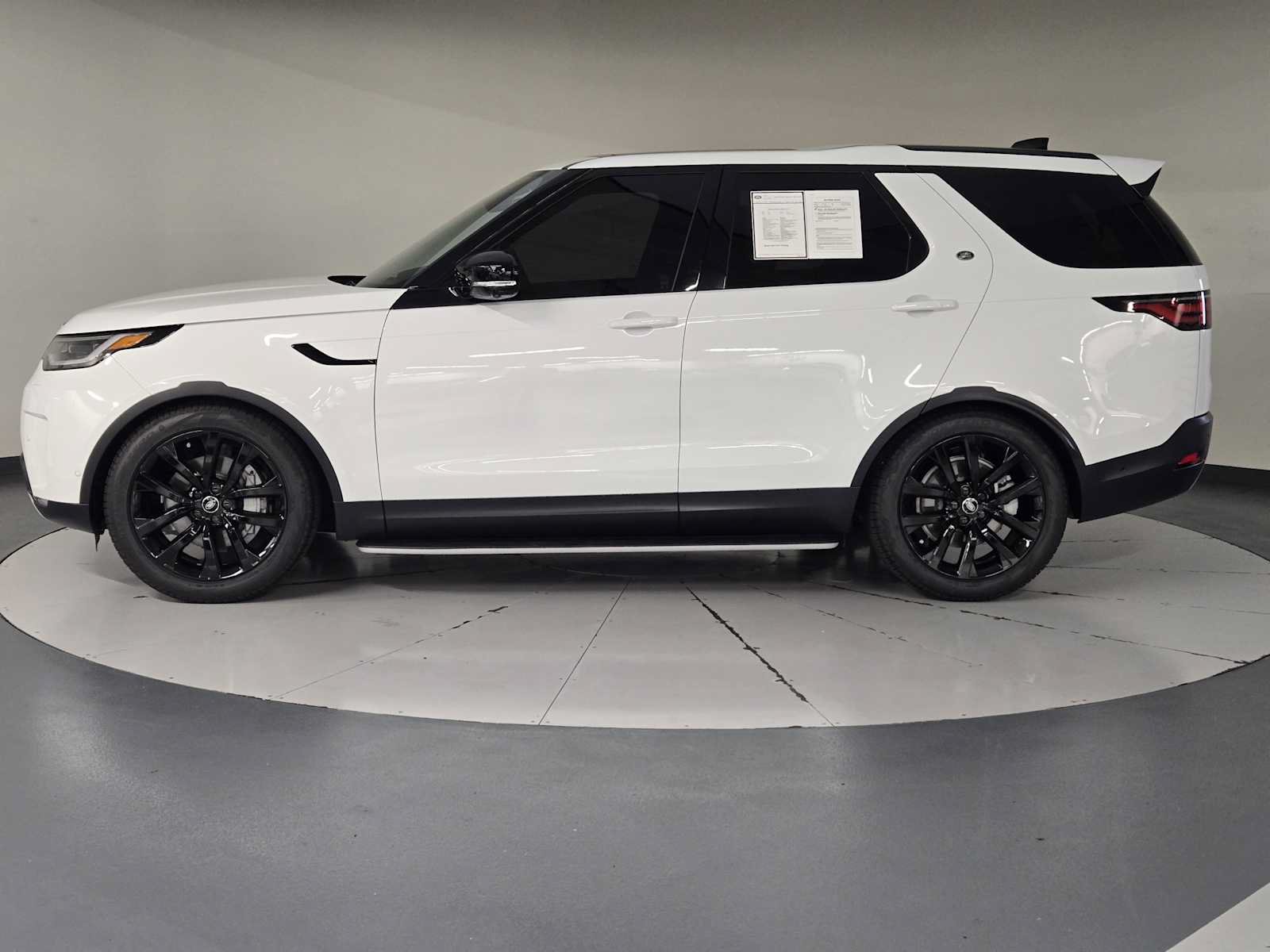 Used 2026 Land Rover Discovery S AWD/4WD image 5