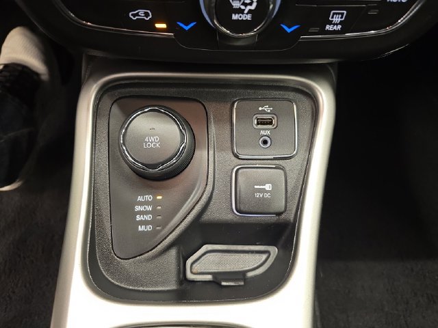 Used 2018 Jeep Compass Latitude w/ Popular Equipment Group AWD/4WD image 25