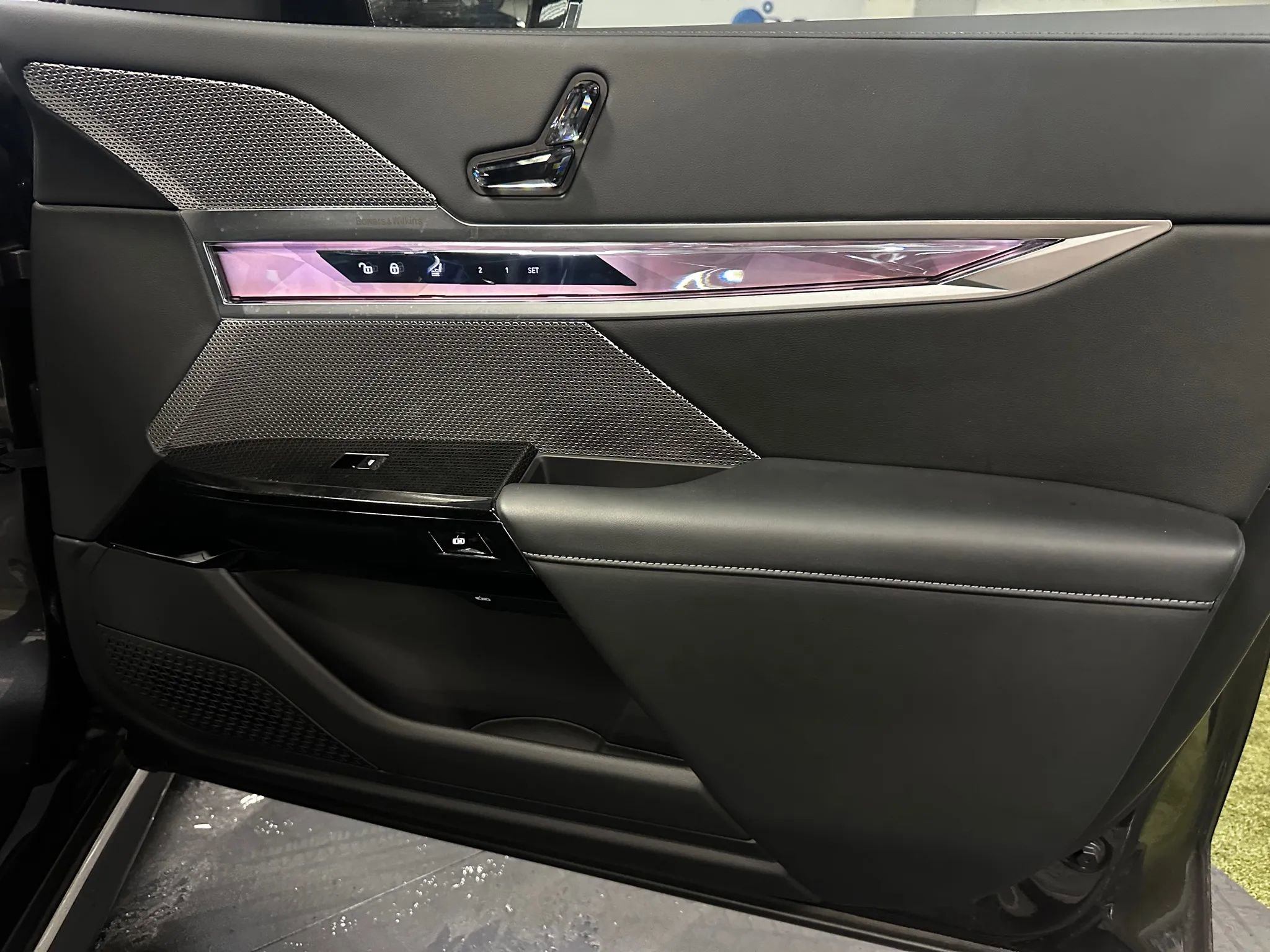 Used 2024 BMW i7 xDrive60 w/ Executive Package AWD/4WD image 30