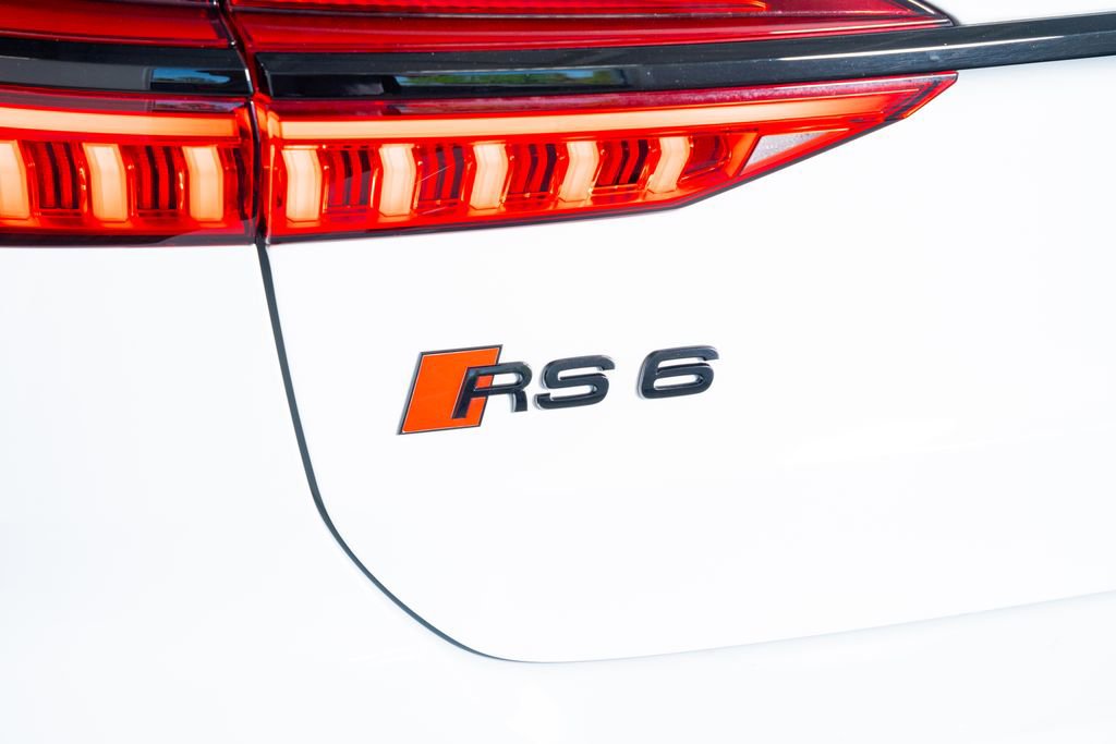 Used 2021 Audi RS 6 w/ Carbon Optic Package image 25