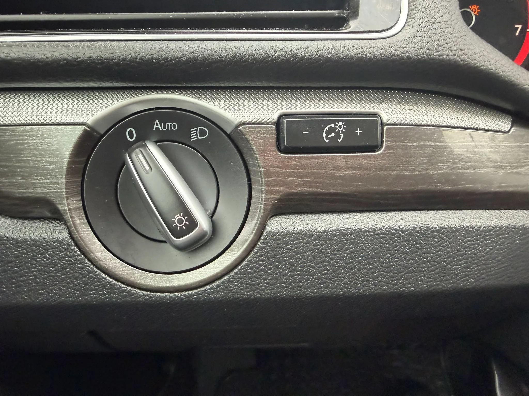 Used 2017 Volkswagen Passat 1.8T SE FWD image 16