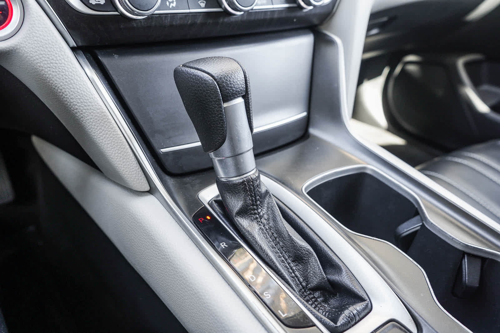 Used 2018 Honda Accord EX image 24