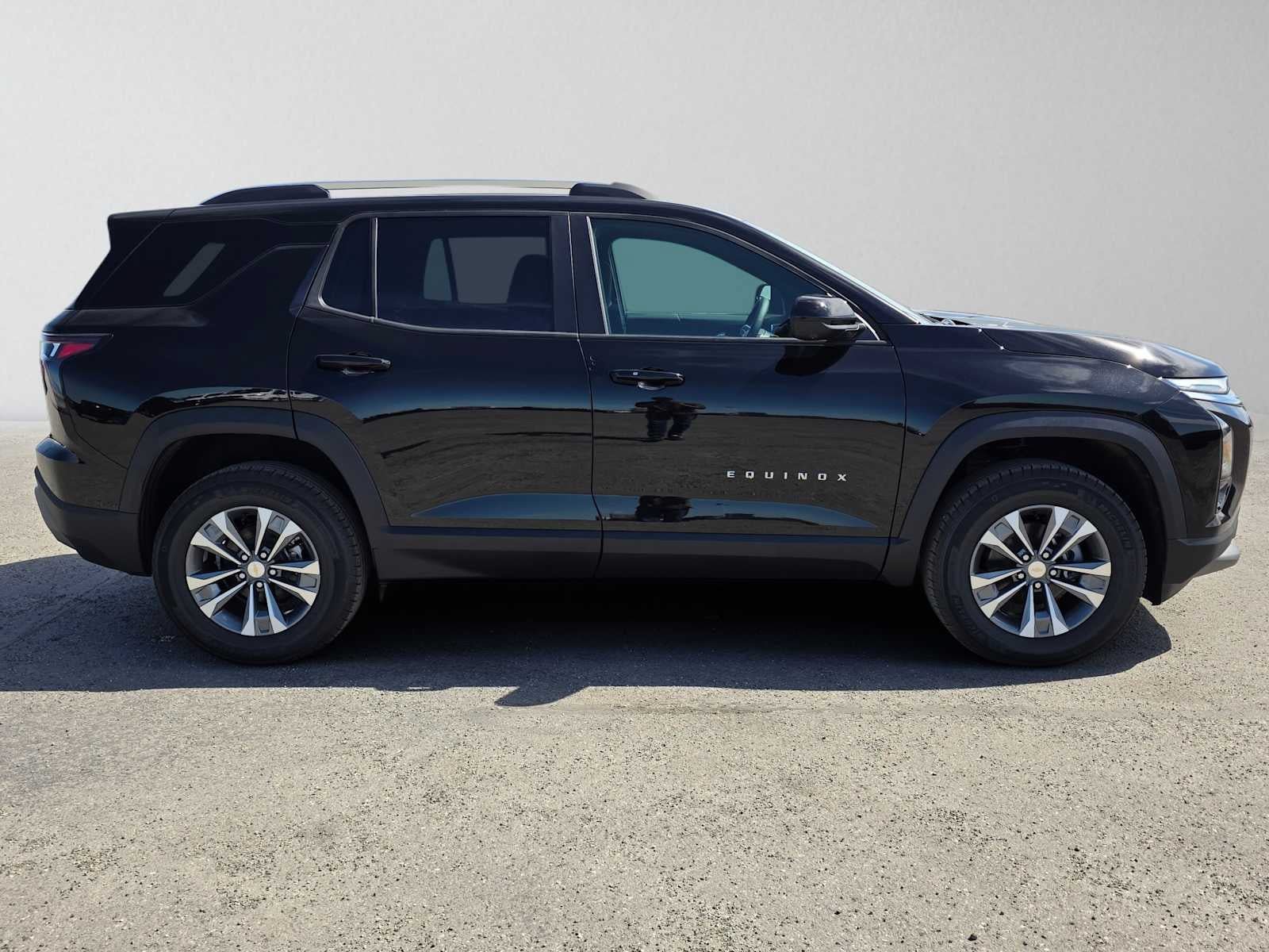 New 2026 Chevrolet Equinox LT w/ Safety and Technology Package AWD/4WD image 2