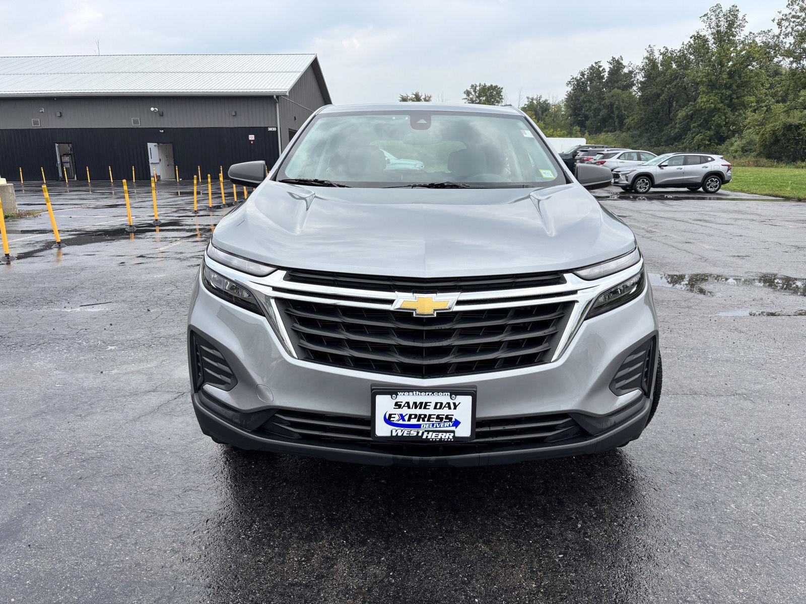 Used 2024 Chevrolet Equinox LS AWD/4WD image 2