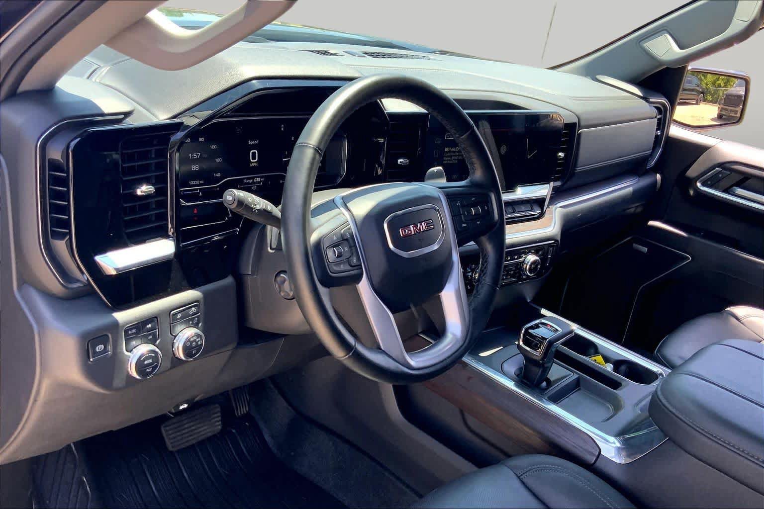 Used 2025 GMC Sierra 1500 SLT AWD/4WD image 18