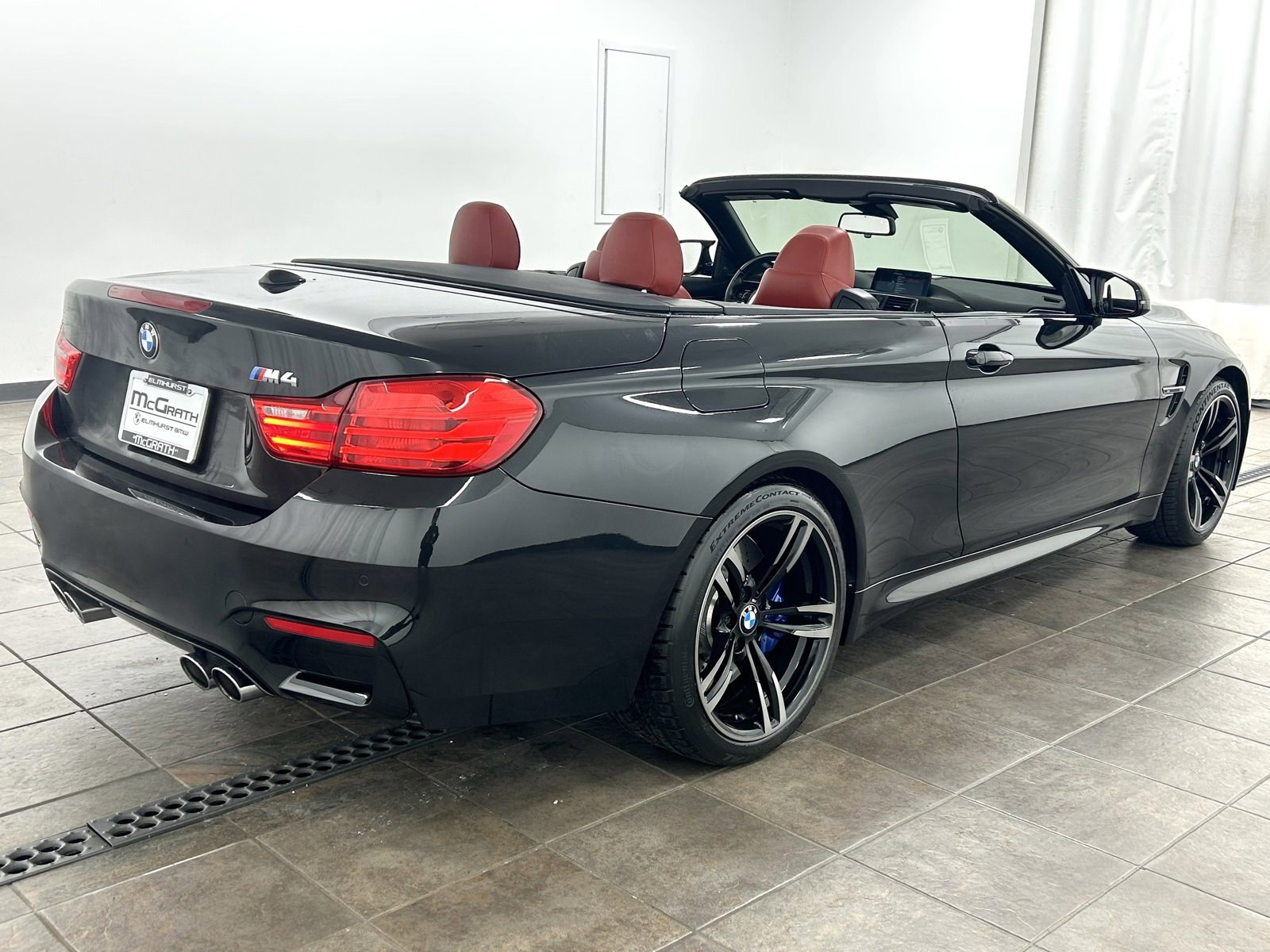 Used 2016 BMW M4 Convertible image 8