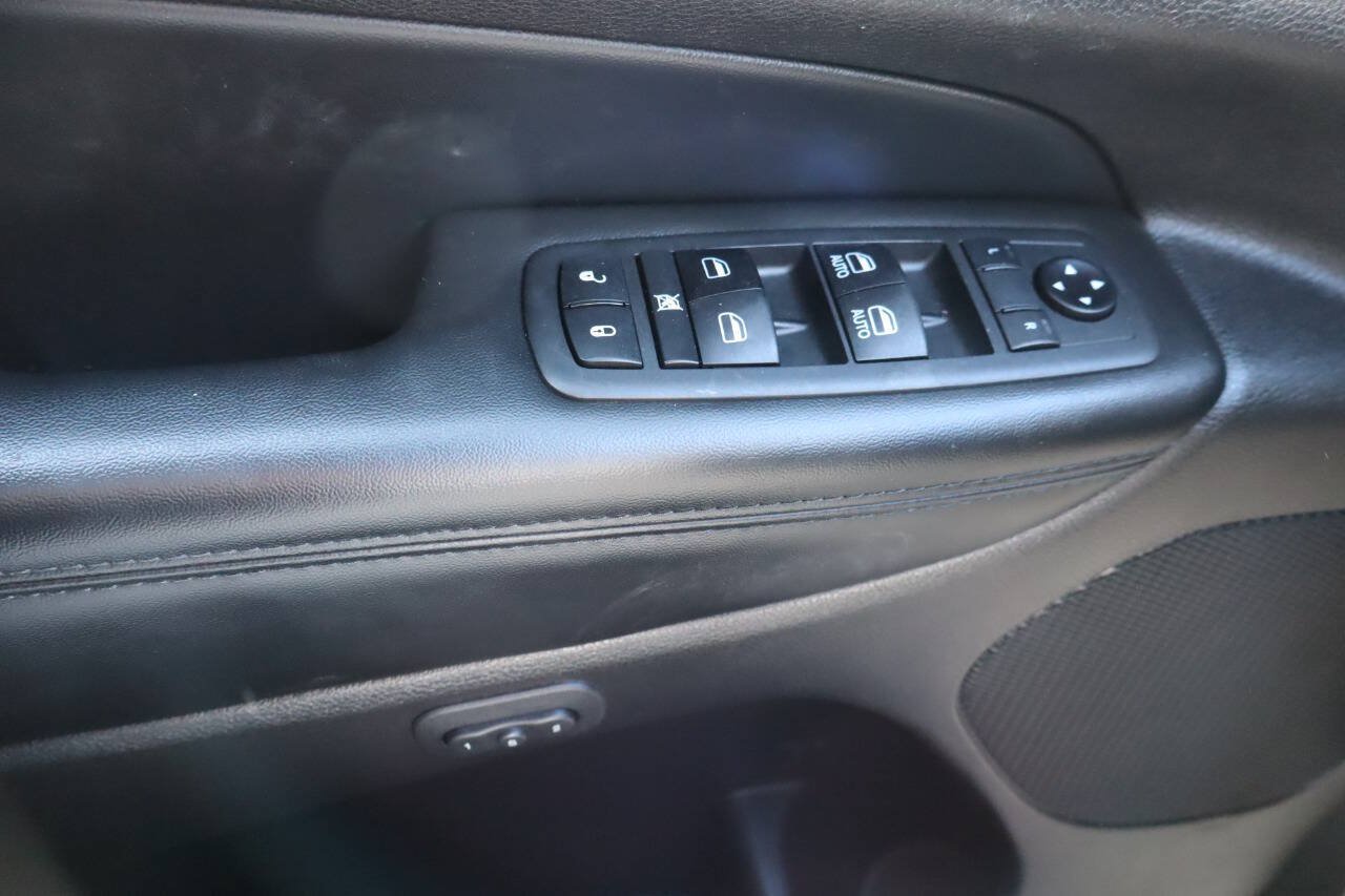 Used 2019 Jeep Grand Cherokee Limited AWD/4WD image 16