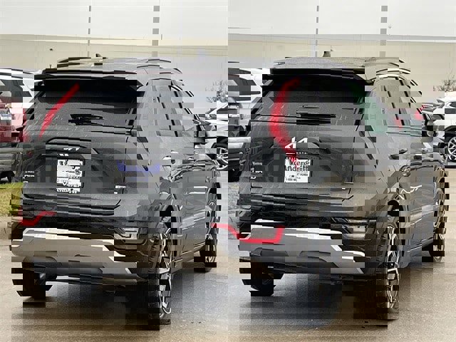 Used 2024 Kia Niro SX Touring image 4