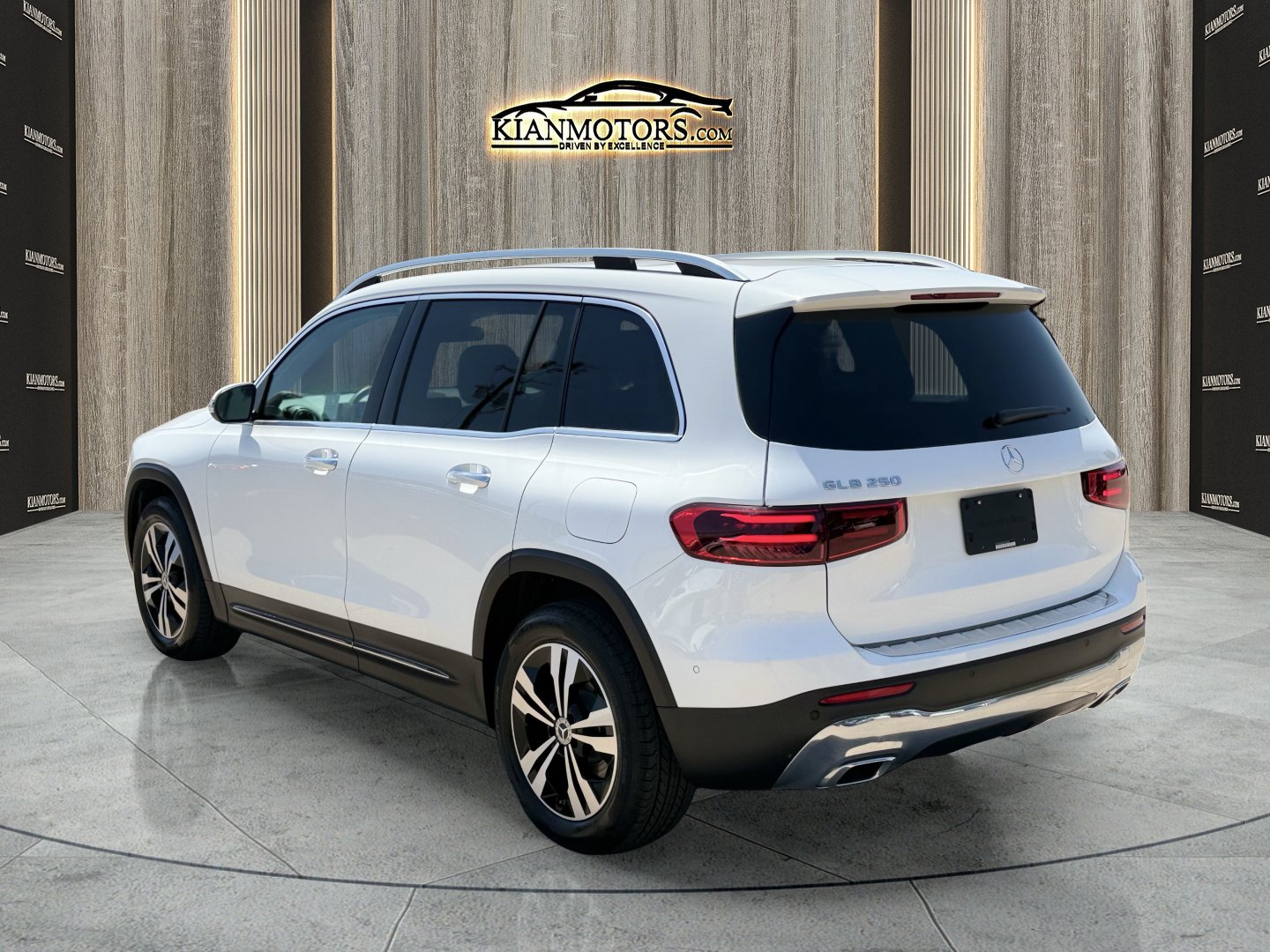 Used 2025 Mercedes-Benz GLB 250 image 5