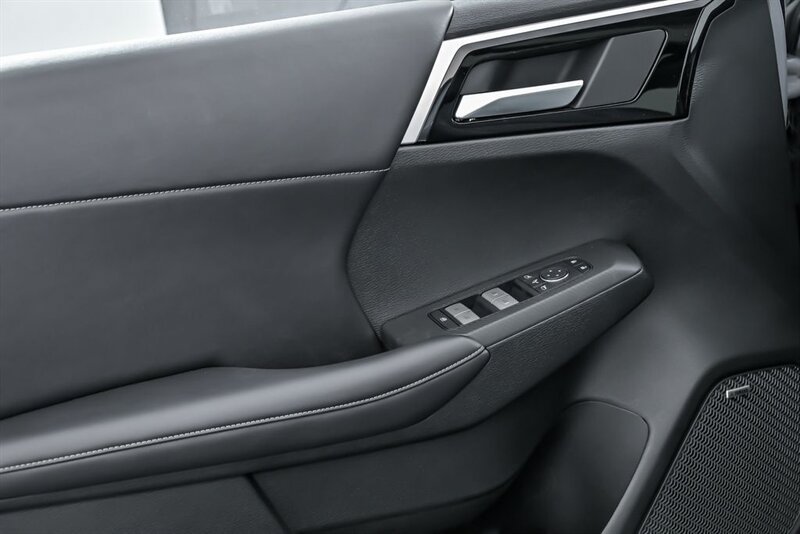 New 2025 Mitsubishi Outlander AWD image 11