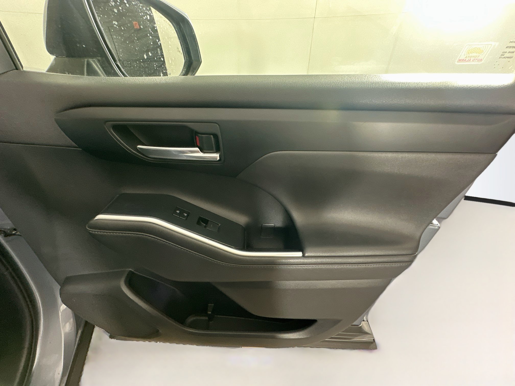 Used 2020 Toyota Highlander XLE FWD image 34