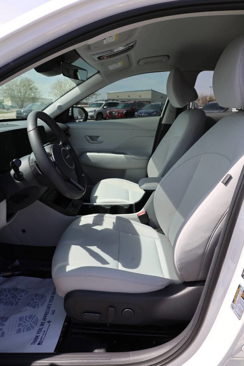 Used 2025 Hyundai Kona SEL FWD image 13