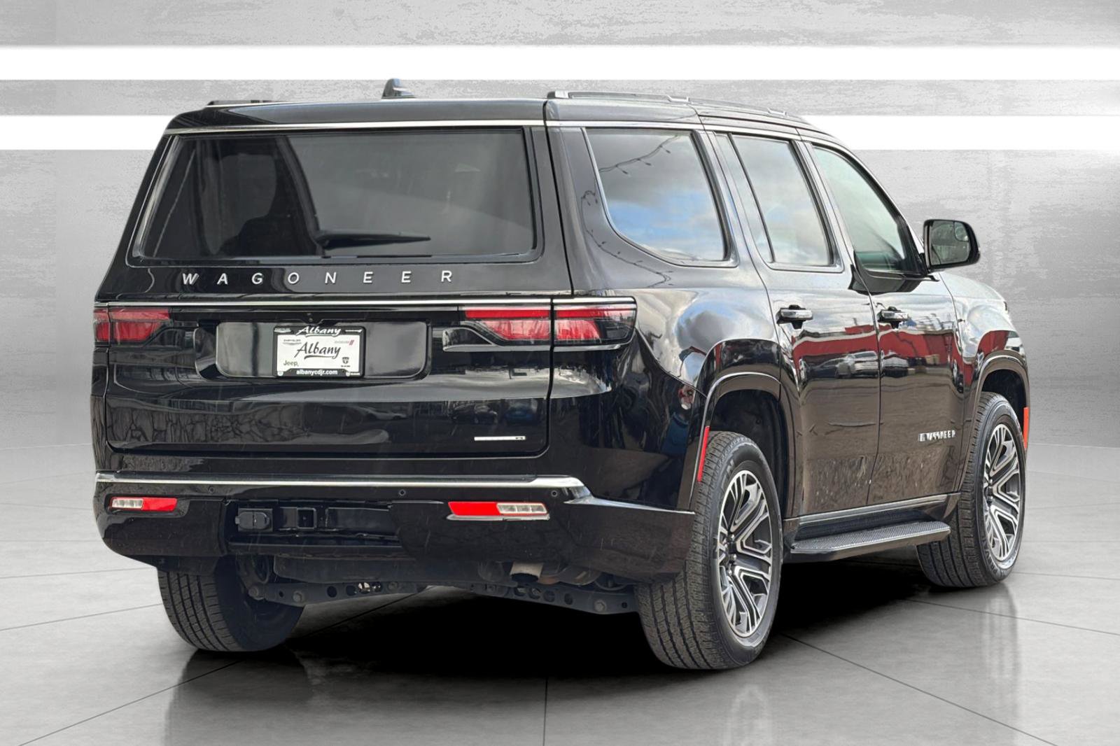 Used 2024 Jeep Wagoneer Series II w/ Flexible Seating Group image 5