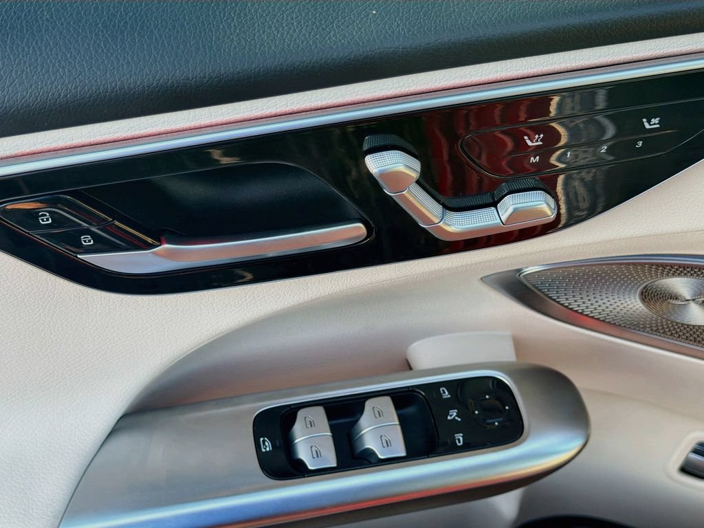 Used 2025 Mercedes-Benz C 300 4MATIC Sedan image 18