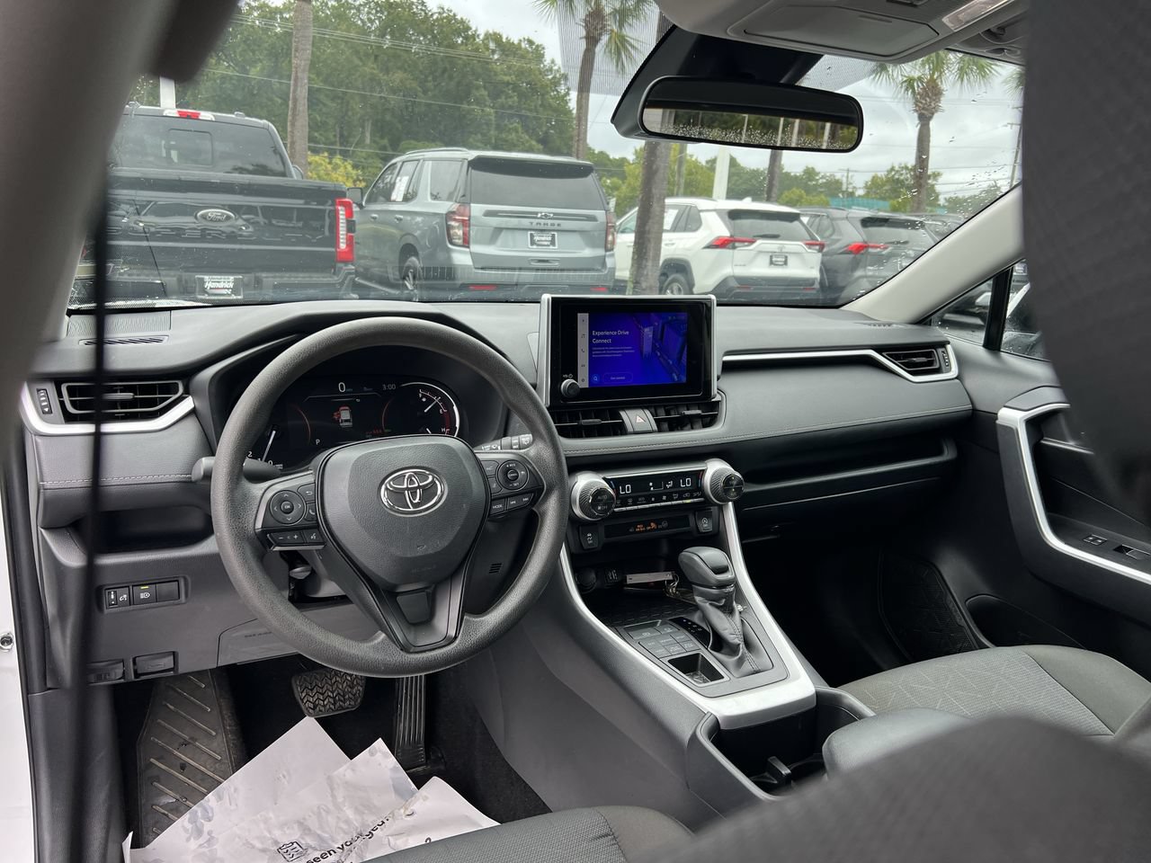 Used 2025 Toyota RAV4 XLE AWD/4WD image 30