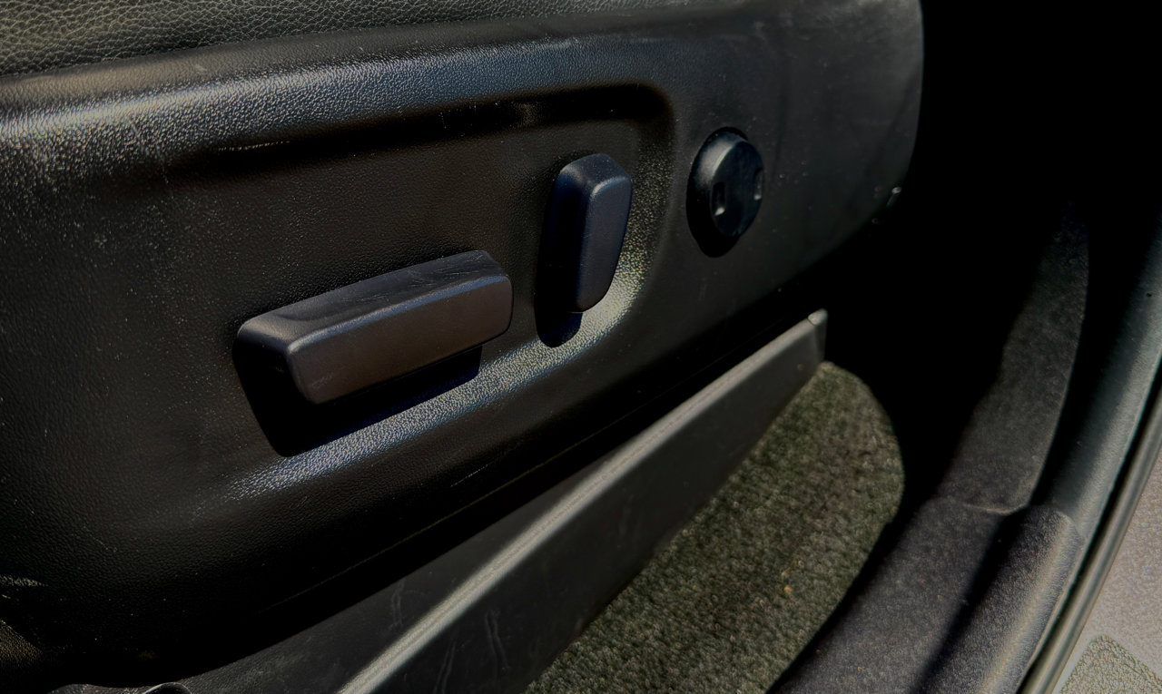 Used 2015 Toyota Sienna SE image 28