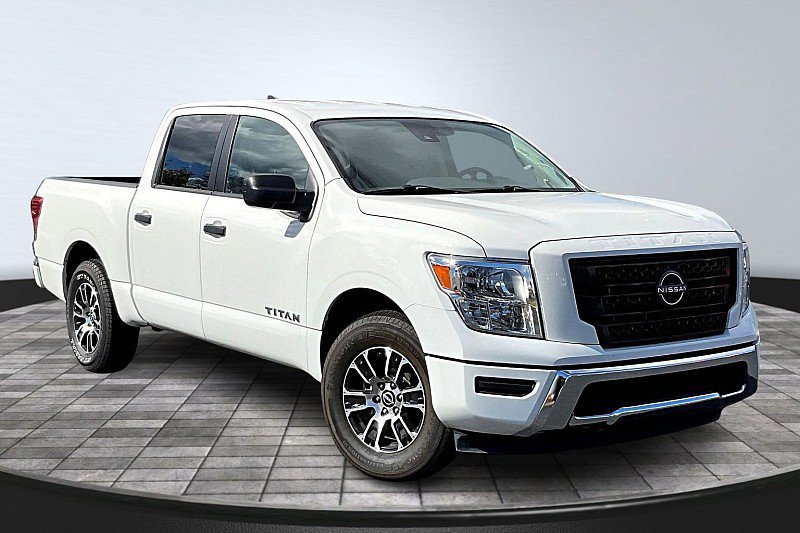 Used 2023 Nissan Titan SV image 13