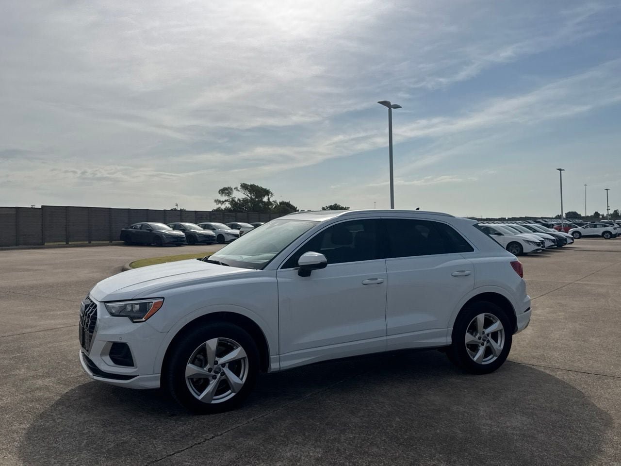 Used 2020 Audi Q3 2.0T Premium w/ Convenience Package AWD/4WD image 9