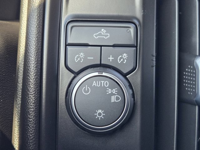 Used 2022 Chevrolet Silverado 1500 Custom image 23