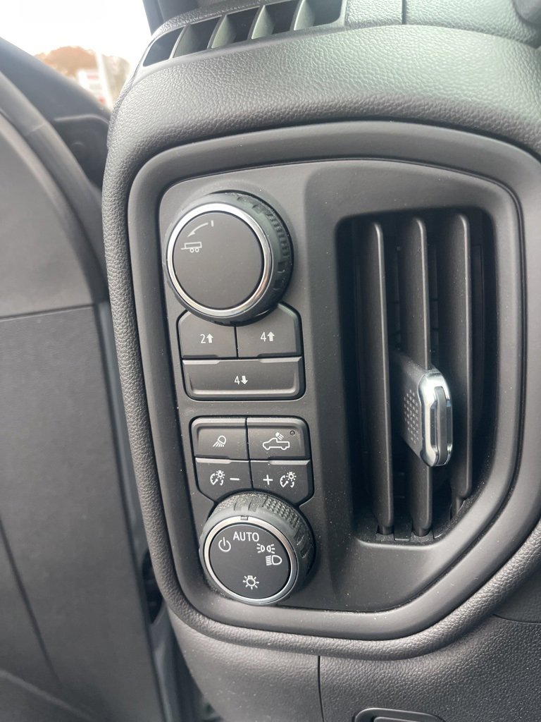 Used 2024 Chevrolet Silverado 2500 Custom w/ Custom Value Package image 18