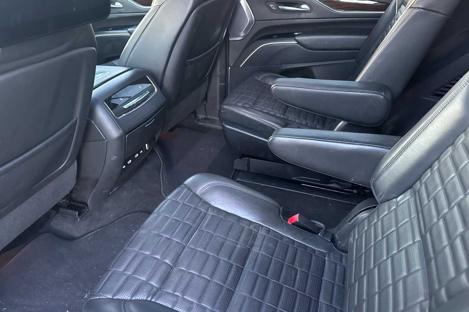 Used 2023 Cadillac Escalade Sport Platinum w/ LPO, ONYX Package image 14