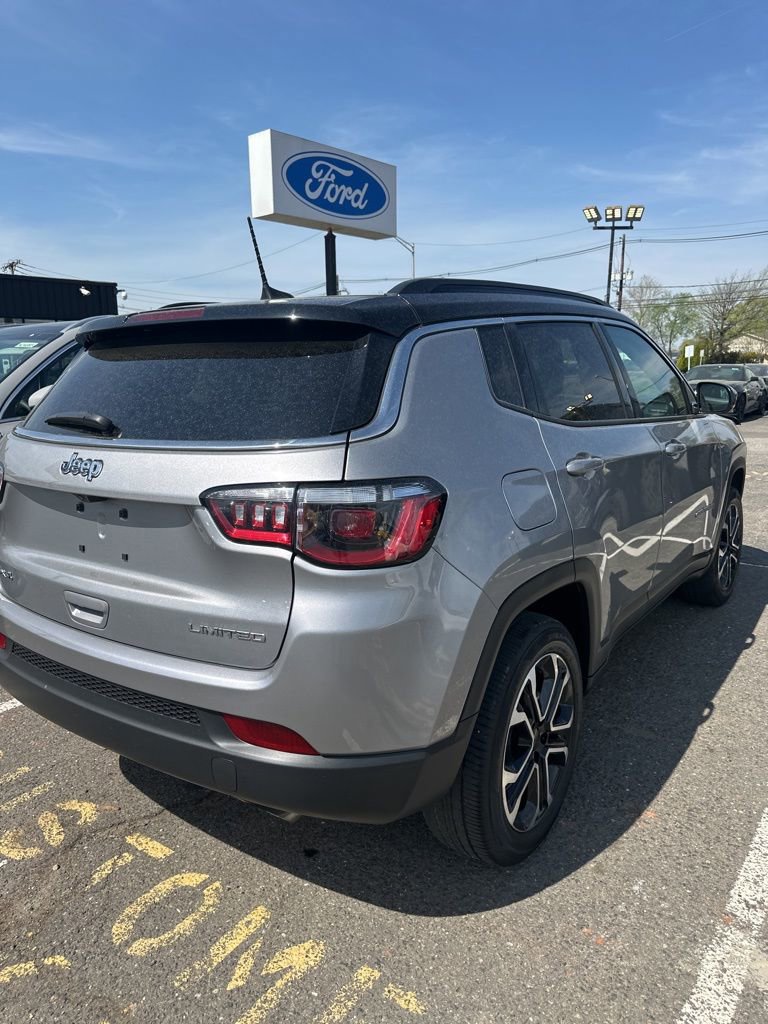 Used 2022 Jeep Compass Limited w/ Sun and Sound Group image 11