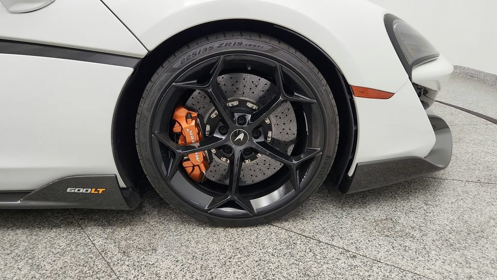 Used 2019 McLaren 600LT RWD image 32
