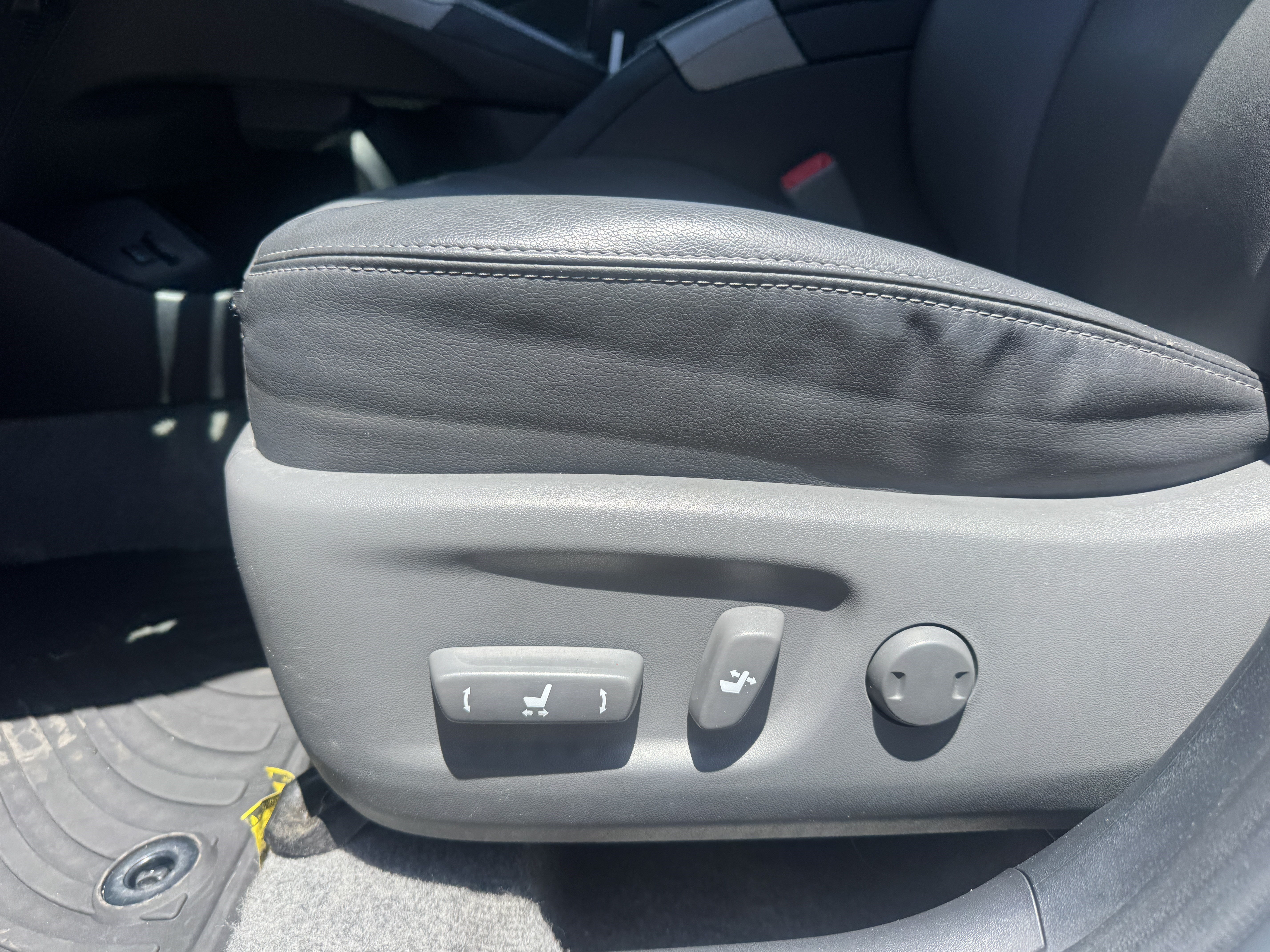 Used 2013 Toyota Prius Five FWD image 19