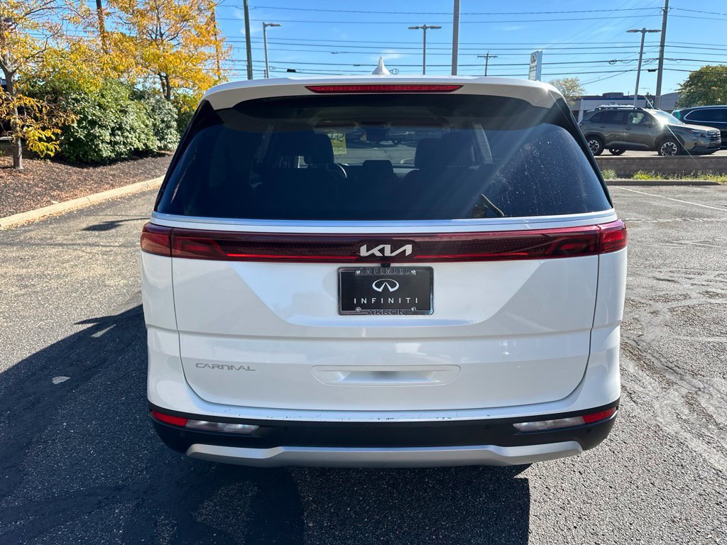 Used 2024 Kia Carnival LX FWD image 11