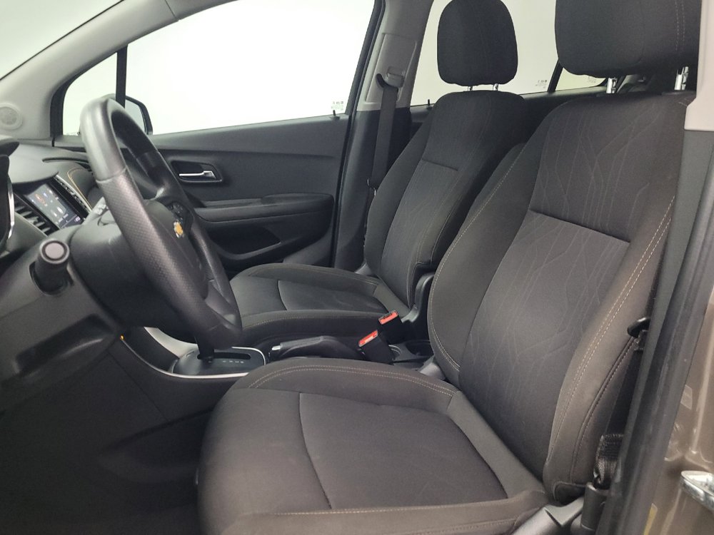 Used 2020 Chevrolet Trax LT FWD image 17