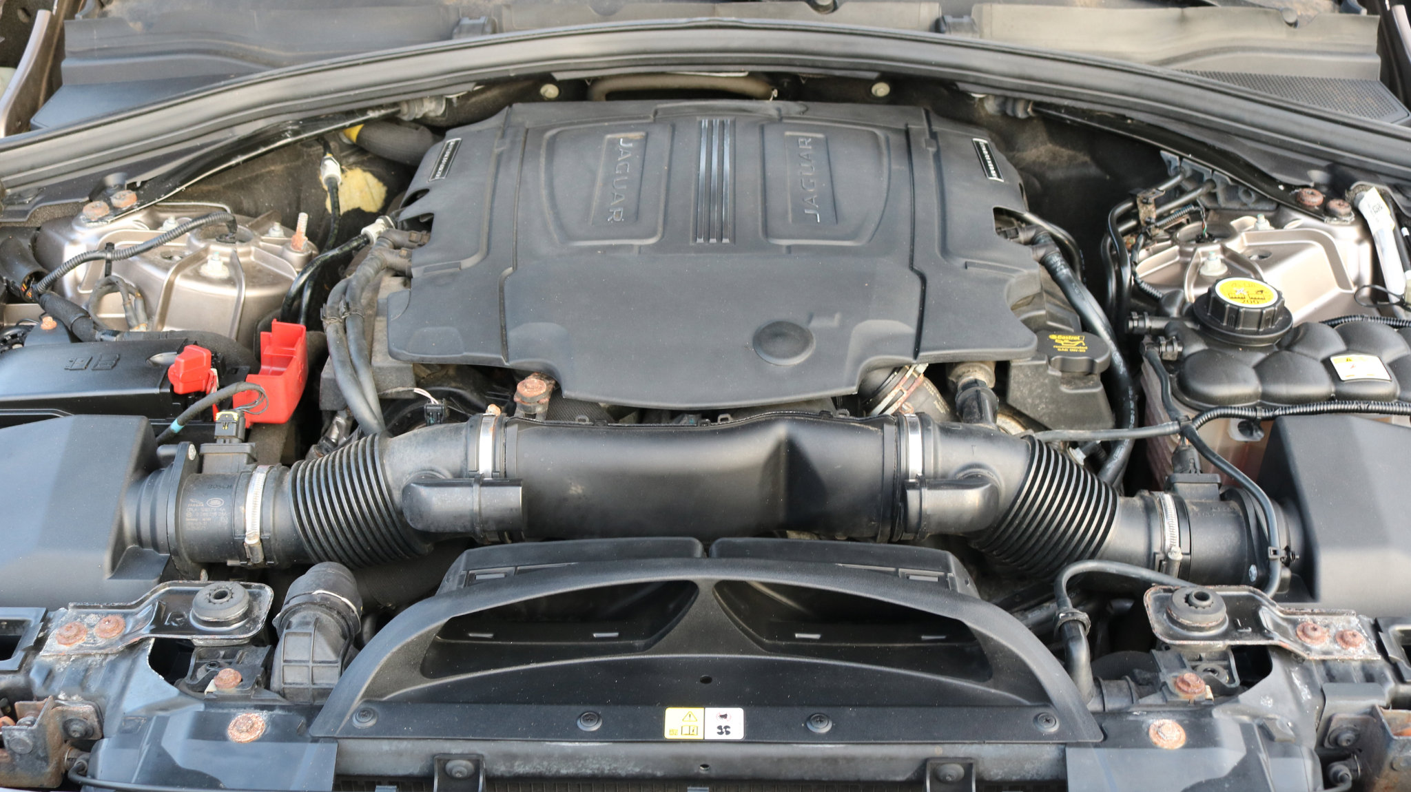 Used 2017 Jaguar F-PACE Prestige image 32