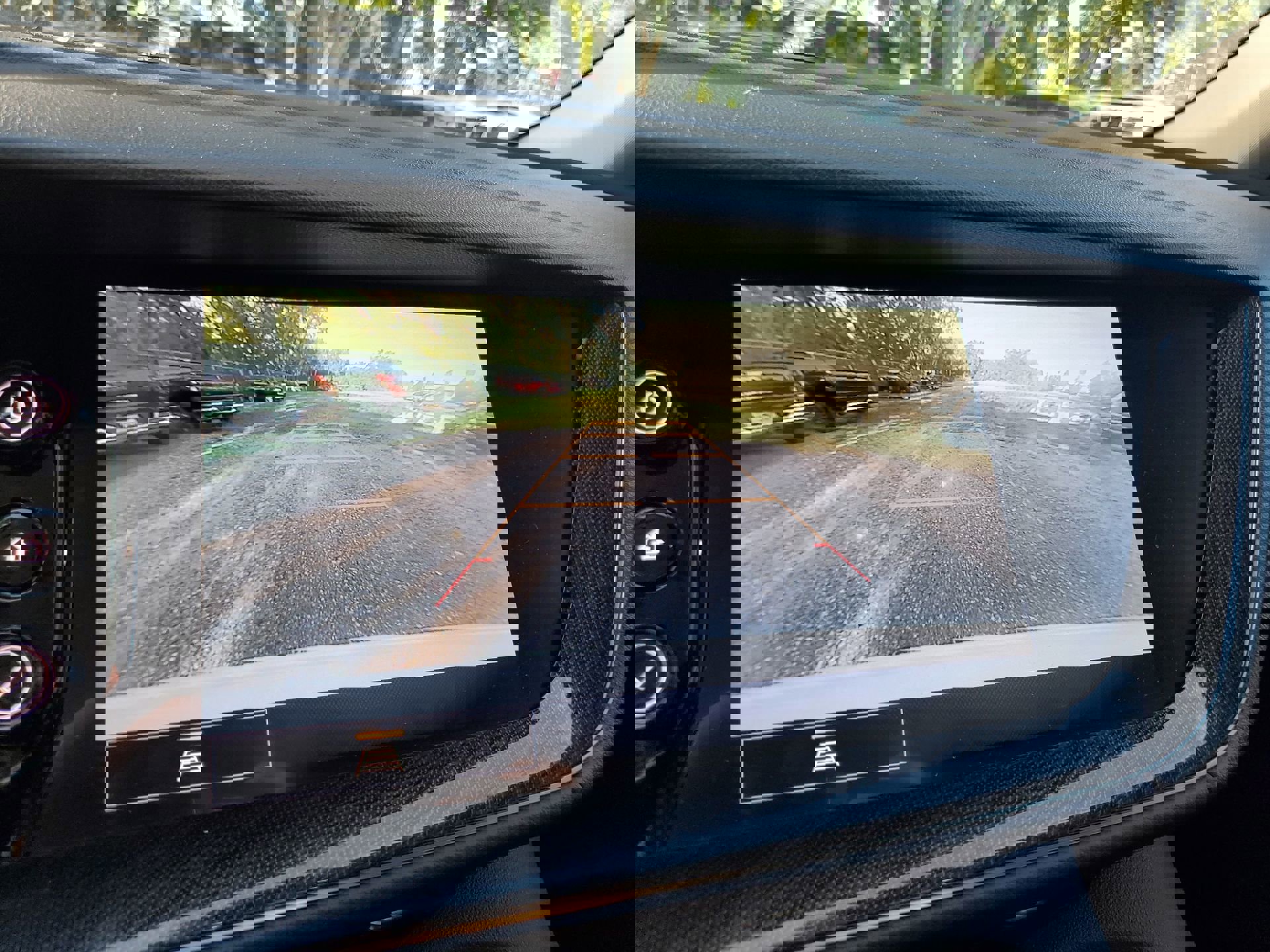 Used 2021 Buick Envision Essence image 82