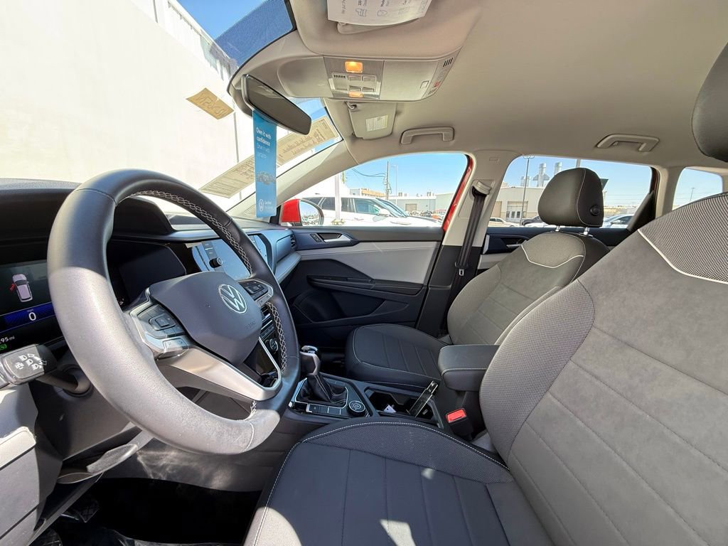 Certified 2024 Volkswagen Taos SE image 8
