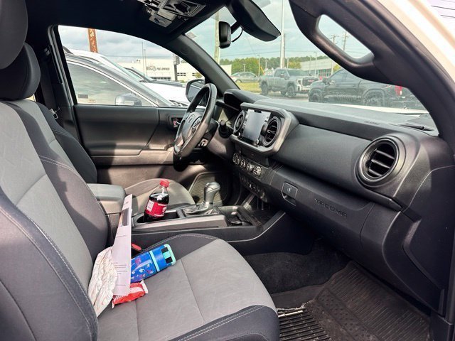 Used 2020 Toyota Tacoma TRD Off-Road w/ Technology Package AWD/4WD image 24