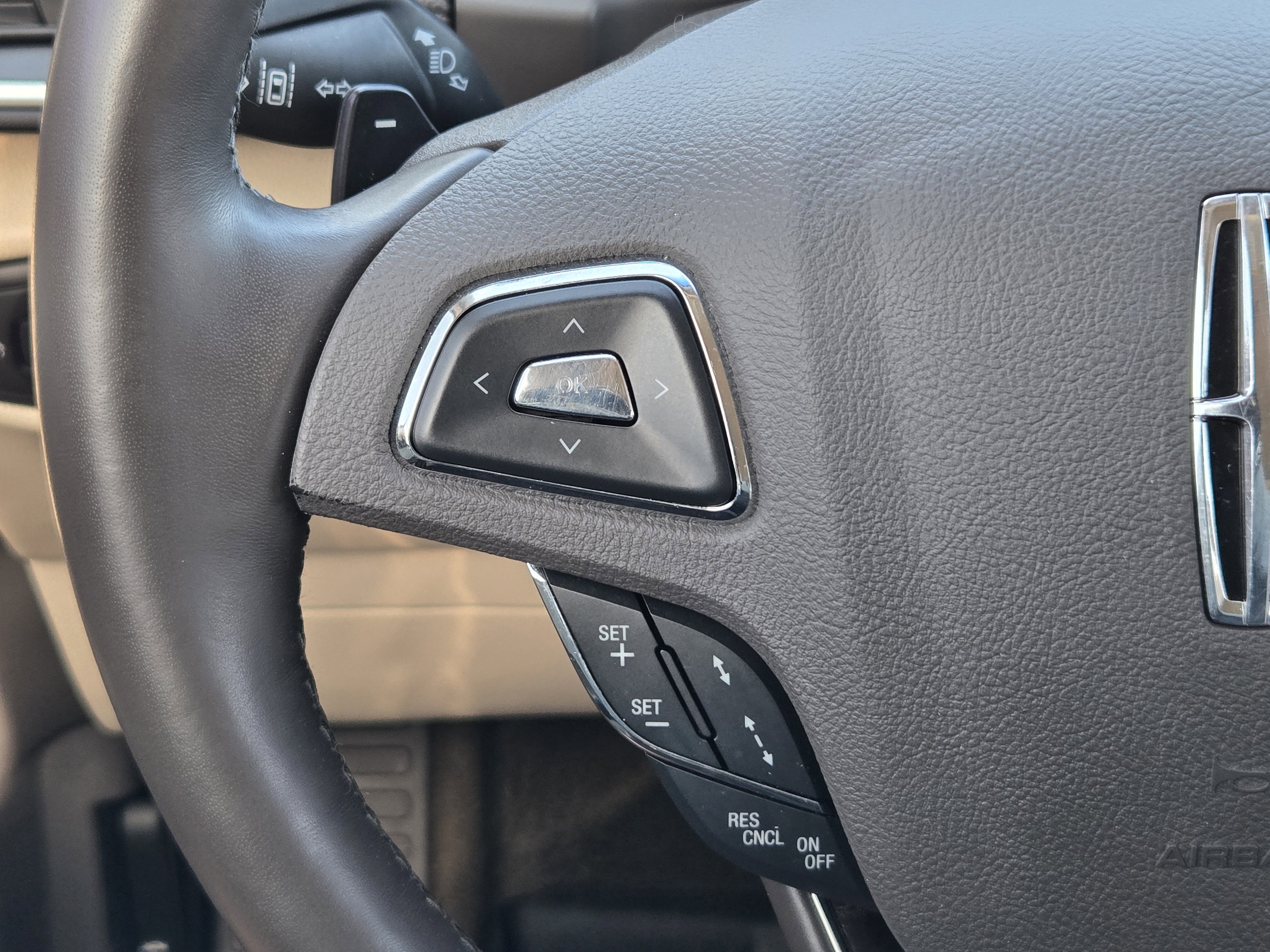 Used 2018 Lincoln MKX Reserve w/ Driver Assistance Package image 32