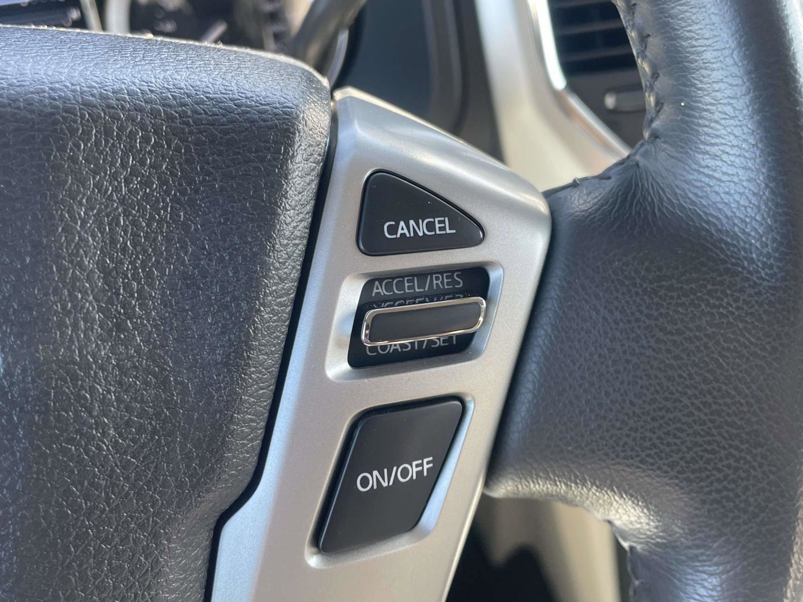 Used 2016 Nissan Titan SV image 13