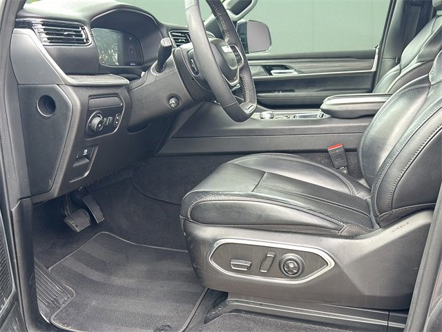 Used 2024 Jeep Wagoneer Series II w/ Flexible Seating Group image 18