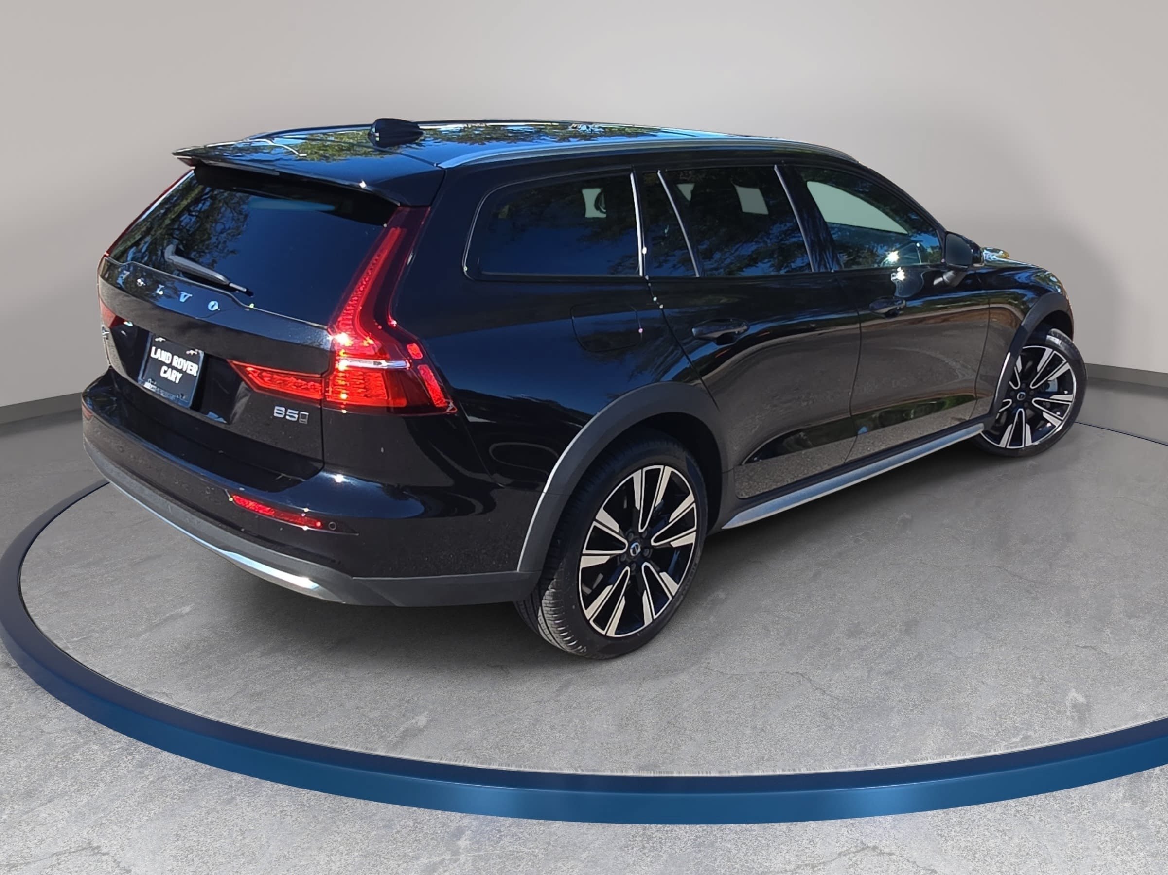 Used 2026 Volvo V60 B5 Cross Country Ultra AWD/4WD image 5